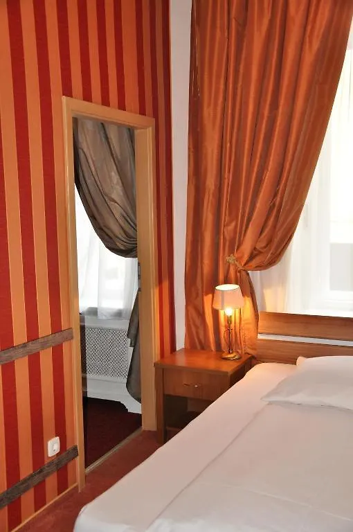 ***  Hotel Pension Savoy near Kurfürstendamm Berlín Alemania