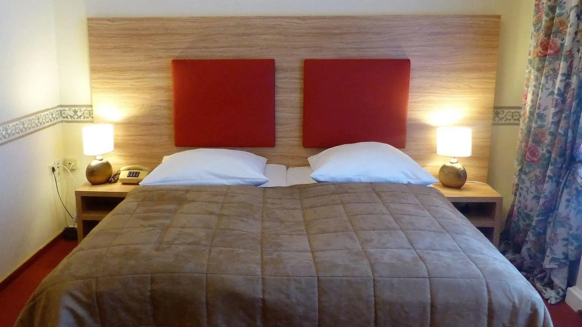 Hotel Pension Savoy near Kurfürstendamm Berlín