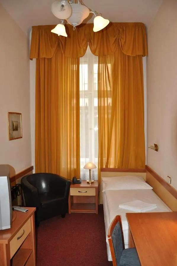 Hotel Pension Savoy near Kurfürstendamm Berlín