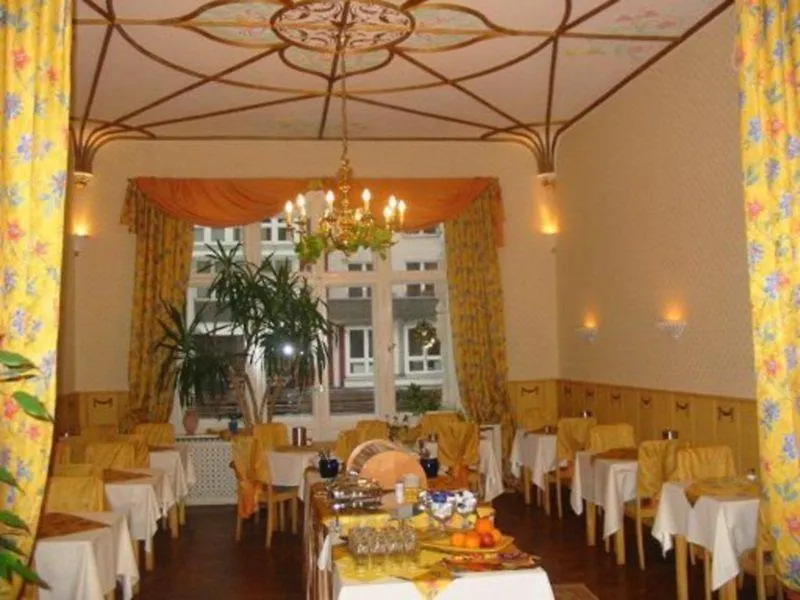 Hotel Pension Savoy Near Kurfuerstendamm Berlín