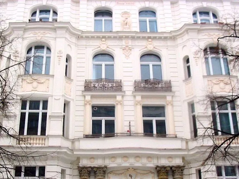 Hotel Pension Savoy Near Kurfuerstendamm Berlín