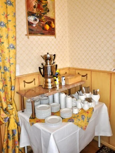 Hotel Pension Savoy Near Kurfuerstendamm Berlín