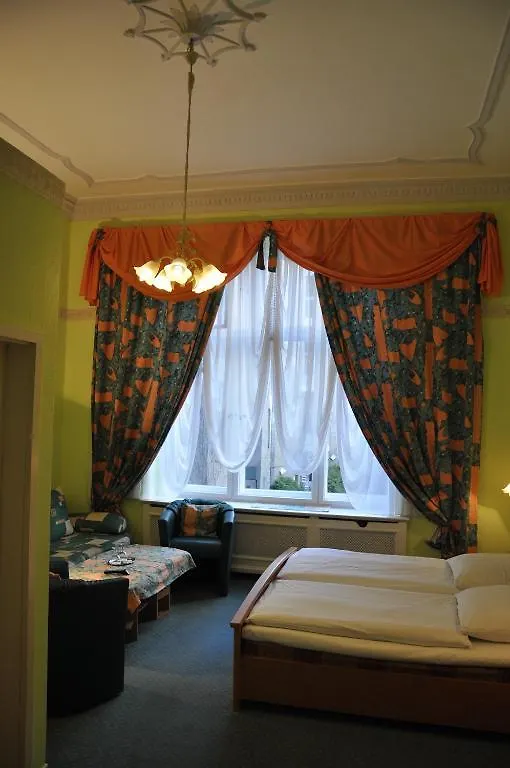 Hotel Pension Savoy Near Kurfuerstendamm Berlin