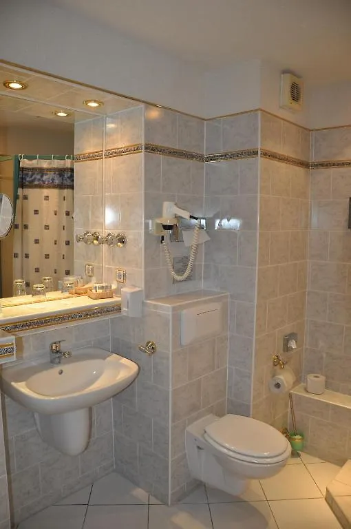 Hotel Pension Savoy Near Kurfuerstendamm Berlin