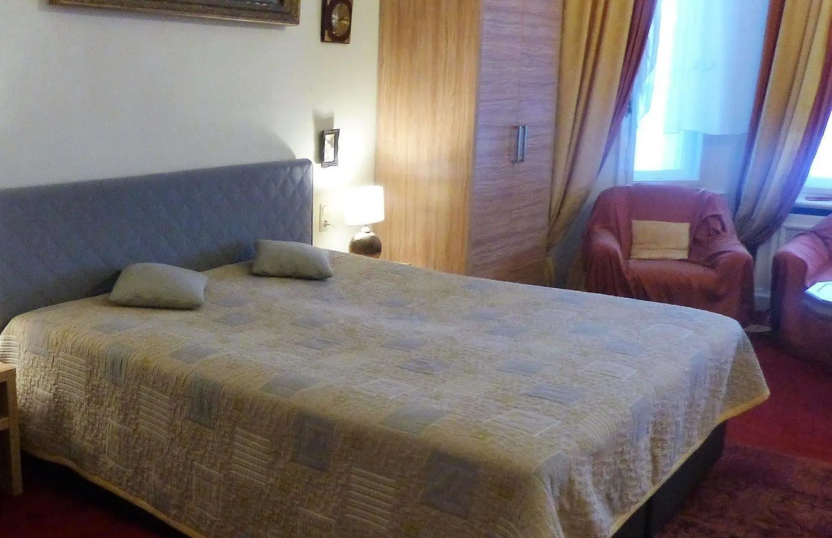 Hotel Pension Savoy Near Kurfuerstendamm Berlin