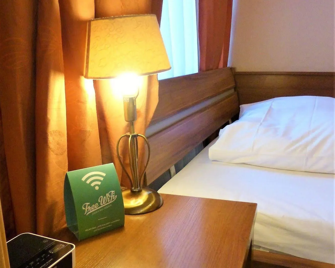 Hotel Pension Savoy Near Kurfuerstendamm Berlín