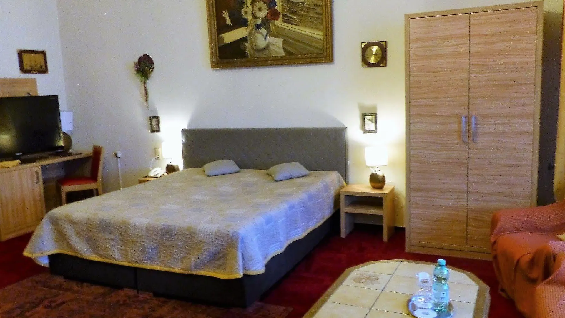 Hotel Pension Savoy Near Kurfuerstendamm Berlin