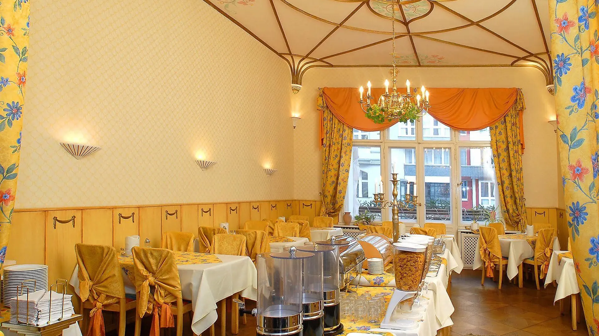Hotel Pension Savoy Near Kurfuerstendamm Berlin