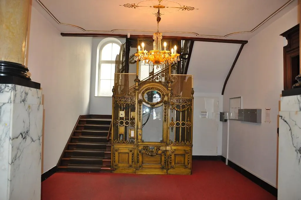 Hotel Pension Savoy Near Kurfuerstendamm Berlin