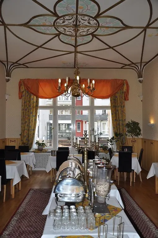 Hotel Pension Savoy Near Kurfuerstendamm Berlin