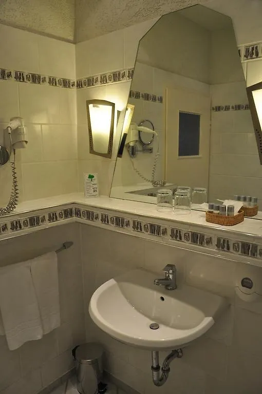 Hotel Pension Savoy Near Kurfuerstendamm Berlin