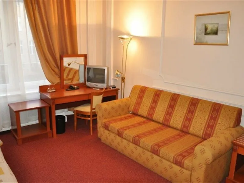 Hotel Pension Savoy Near Kurfuerstendamm Berlín
