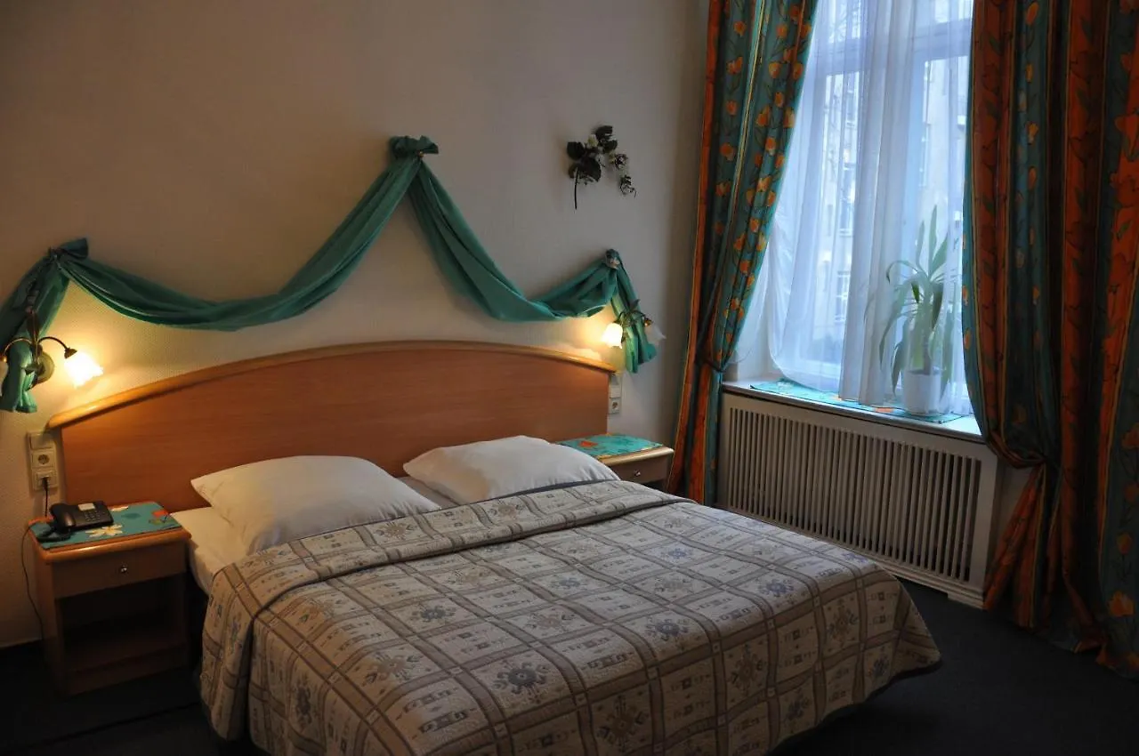 Hotel Pension Savoy Near Kurfuerstendamm Berlín