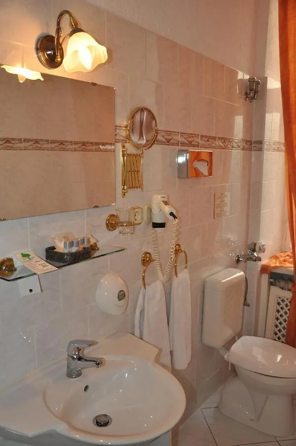 Hotel Pension Savoy Near Kurfuerstendamm Berlín