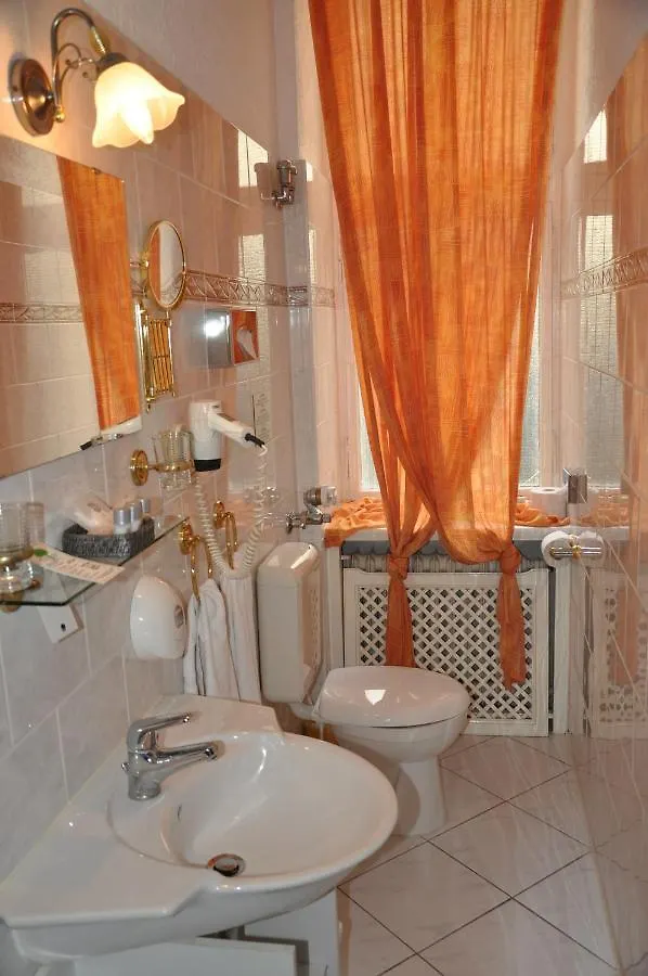 Hotel Pension Savoy Near Kurfuerstendamm Berlín Německo