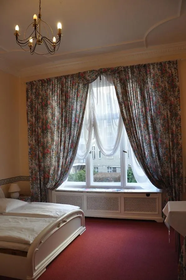 Hotel Pension Savoy Near Kurfuerstendamm Berlín
