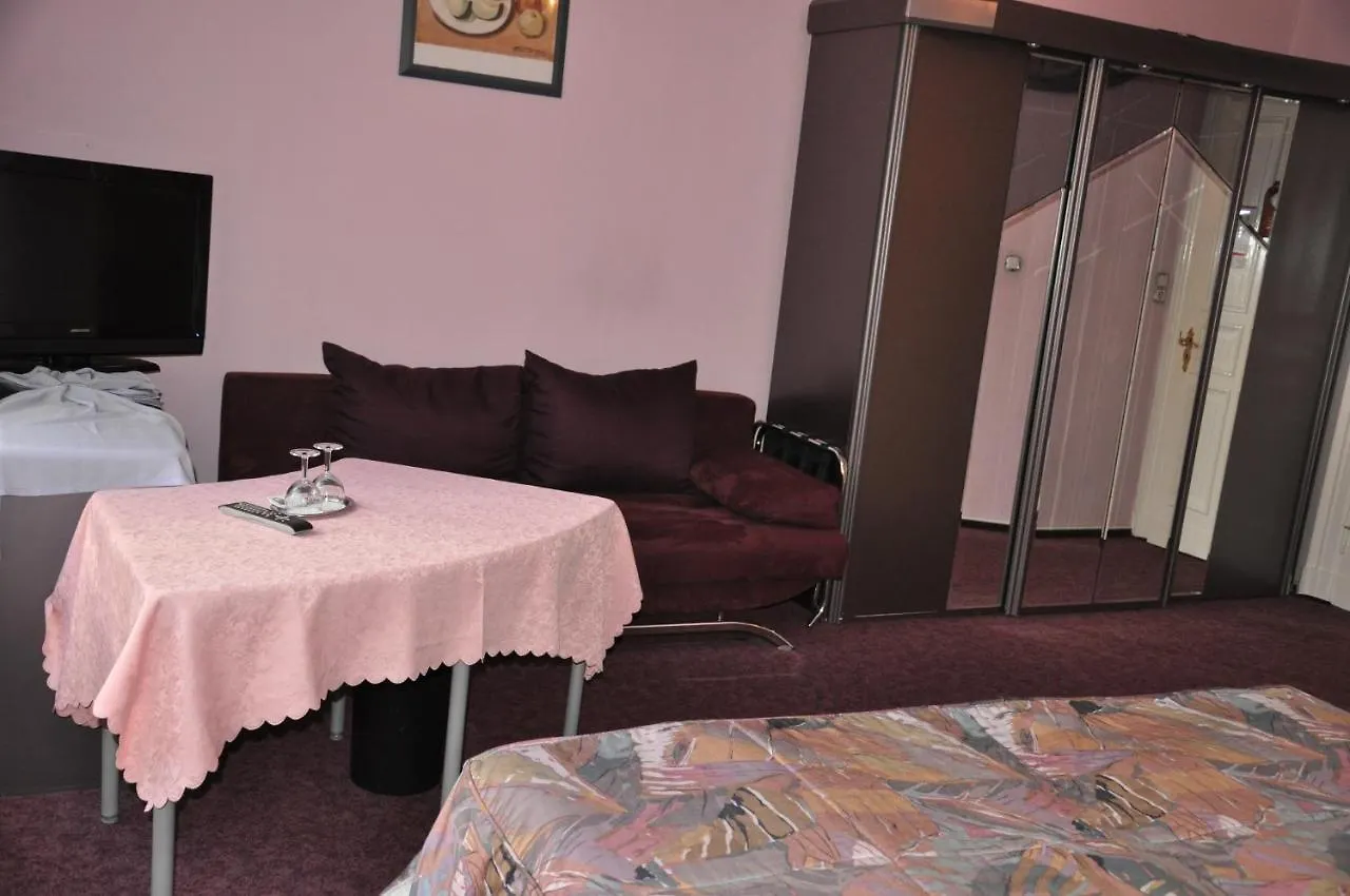 Hotel Pension Savoy Near Kurfuerstendamm Berlín